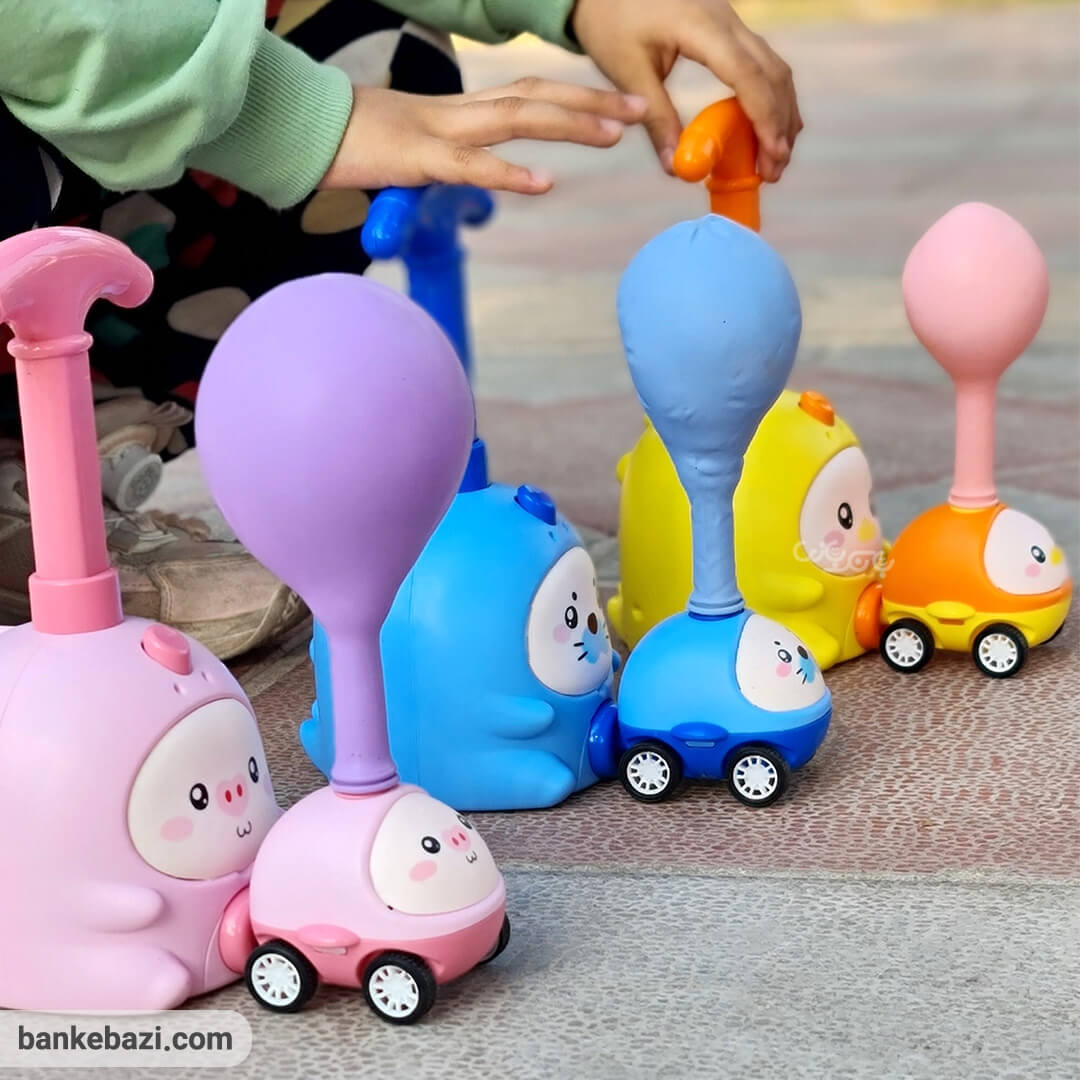 ماشین بادکنکی همراه با تعدادی بادکنک